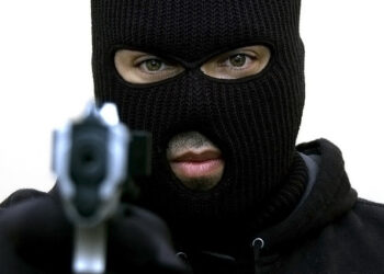 Robbers rob package of bread instead of cash; return to kill pregnant woman out of frustration 