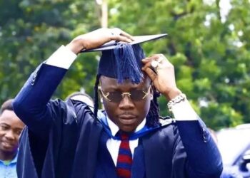 Stonebwoy Graduates with GIMPA Degree in Public Administration