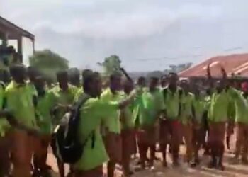 Students of Ofoase Kokoben SHS Demonstrate Against Headmistress Over Alleged Mismanagement