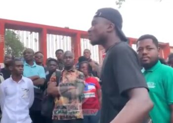 Aggrieved Teachers Besiege GES Headquarters Over Salary and Staff ID Issues