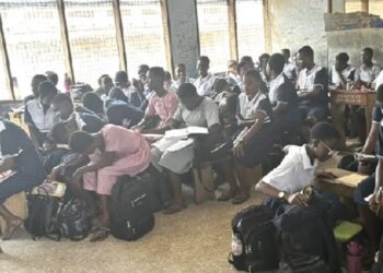 Labone SHS Freshers Forced to Sit on Floors and Benches as Desks Run Short
